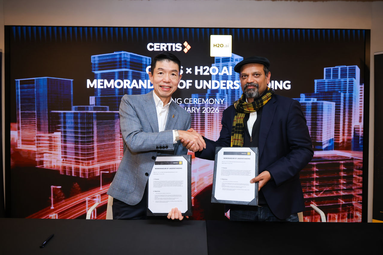 Certis x H2o.ai Partnership CEOs shaking hands