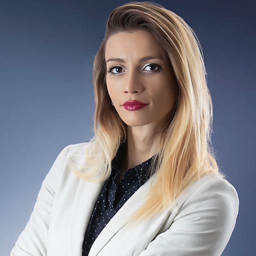 headshot of Andreea Turcu