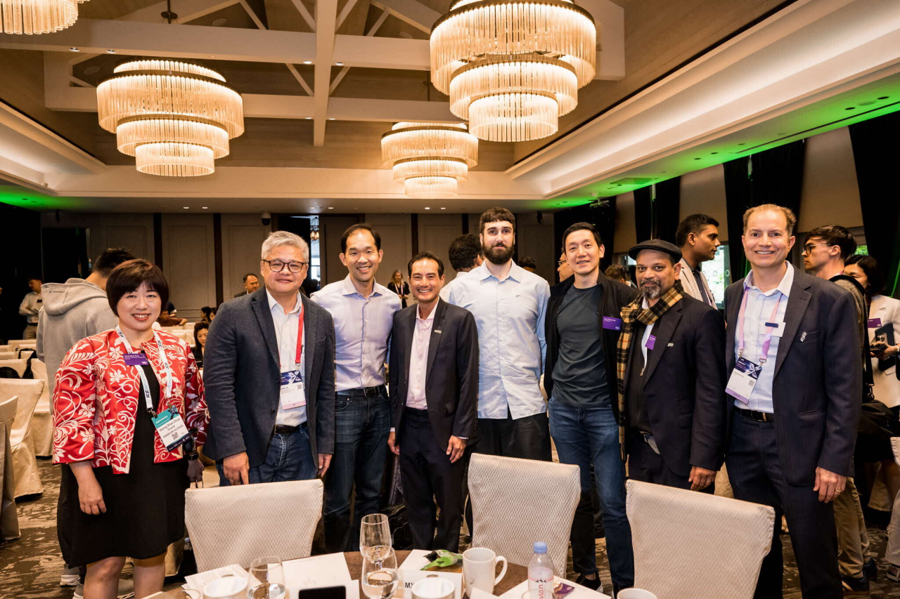 CEO & Founder Sri Ambati joins Senior Minister of State Tan Kiat How, IMDA Director Edwin Low, and global tech leaders at the Digital Frontier Forum in Sentosa, Singapore.